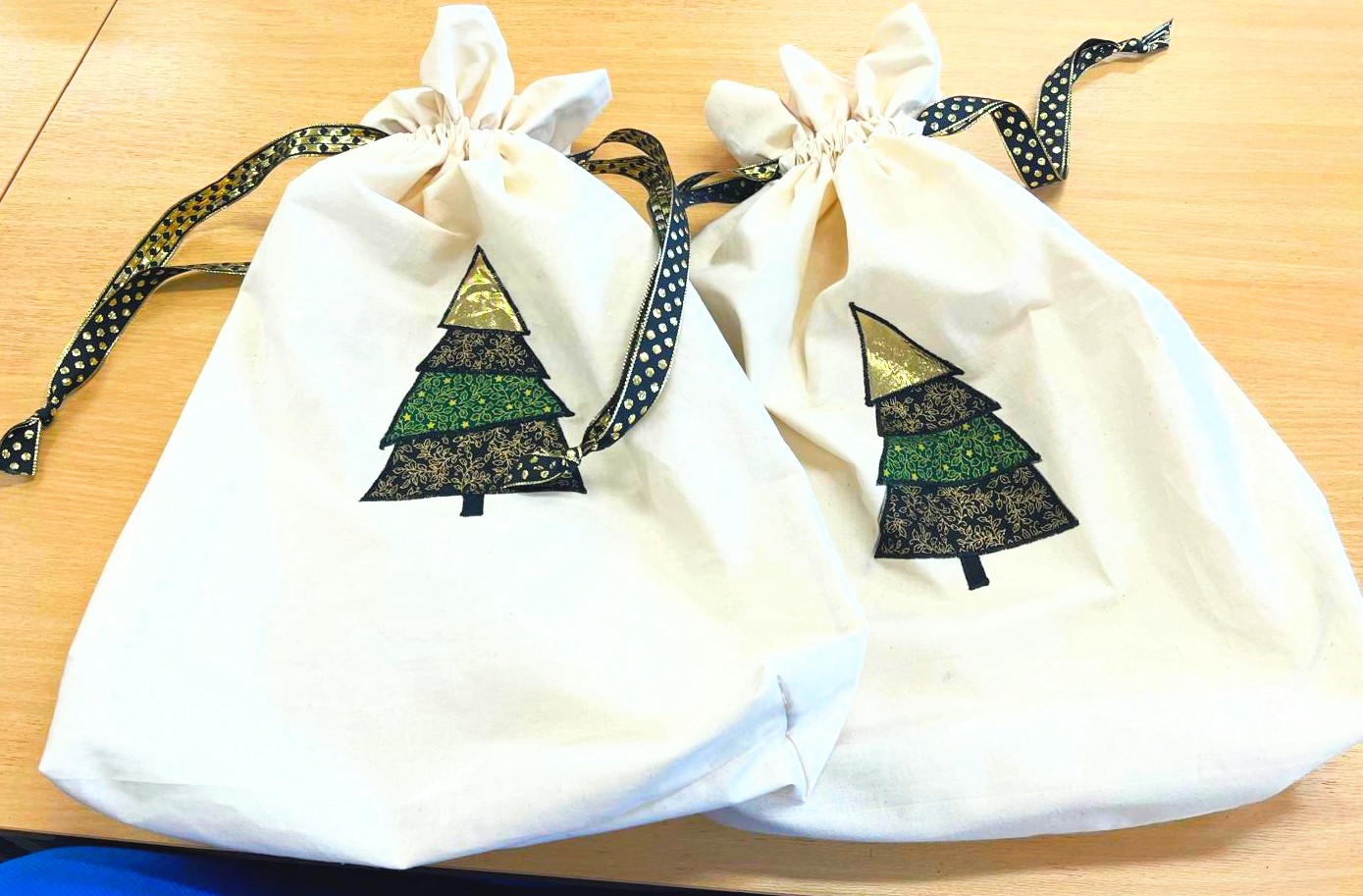 Course Image for R251097N Sewing: Make a Luxury Christmas Sack in a day