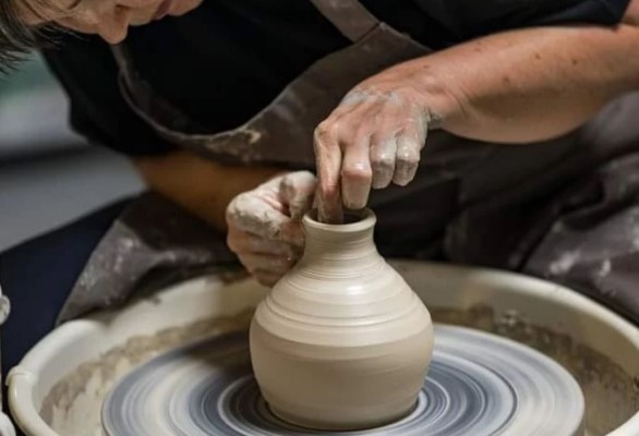 Course Image for R251285A Pottery: Throwing for beginners Level 1B